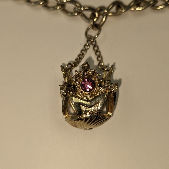 VTG SILVER TONE CROWN W/ RHINESTONES & FAUX PEARL DANGLE CHARM BRACELET - Picture 5 of 14